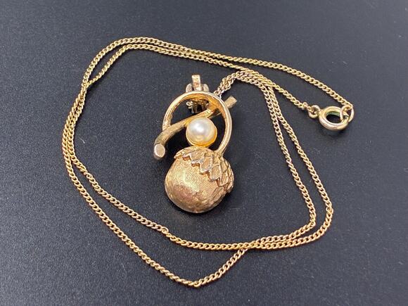 Jewelry - Vintage Sarah Coventry Acorn Pendant Necklace Gold Tone Faux Pearl Nature